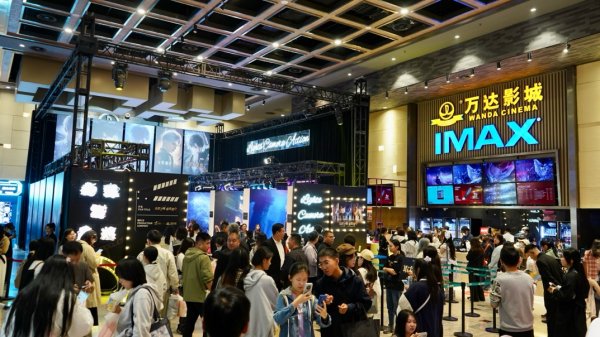 冠达管理 2025年国庆档票房报收18.35亿元 头部院线探索“电影+”破圈新路径丨新消费观察